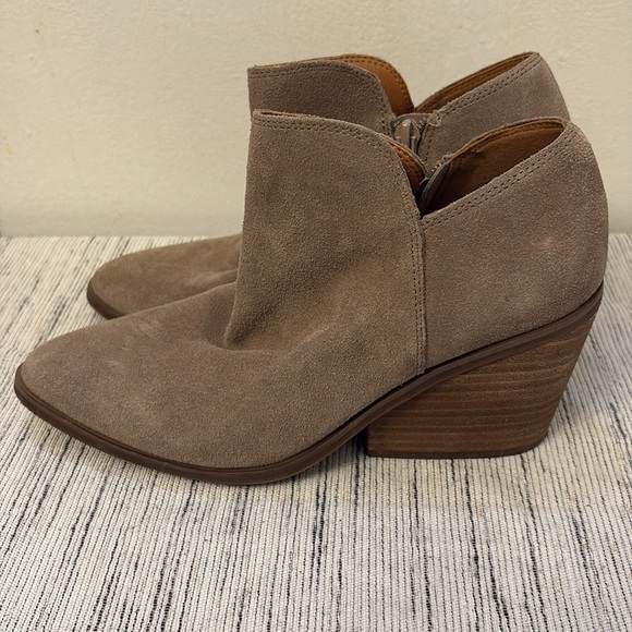 Shoes - Lucky Brand Stylish Tan Leather Boots 6.5